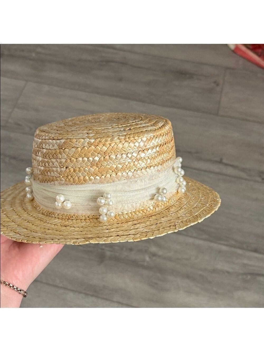 Elegant kids Straw Hat with Tulle and Pearl Accents - Picture 4 of 7